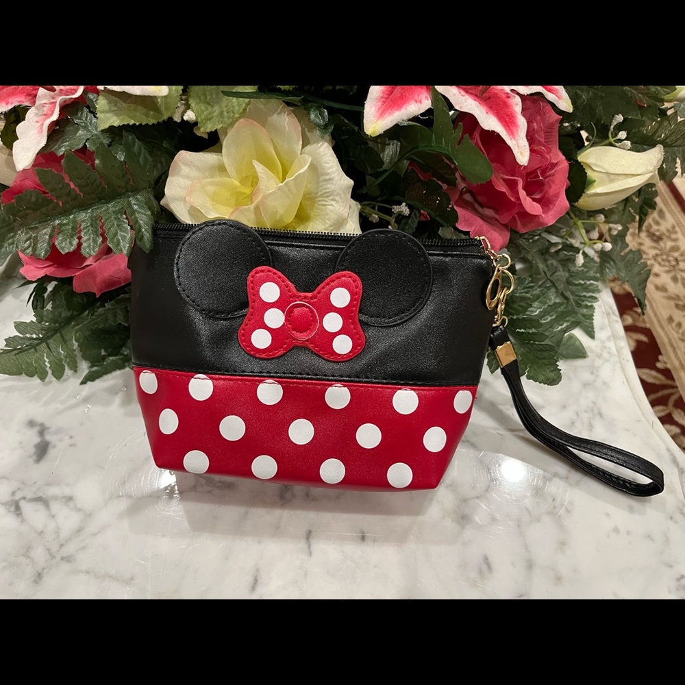 Minnie Mouse polka dot wristlet